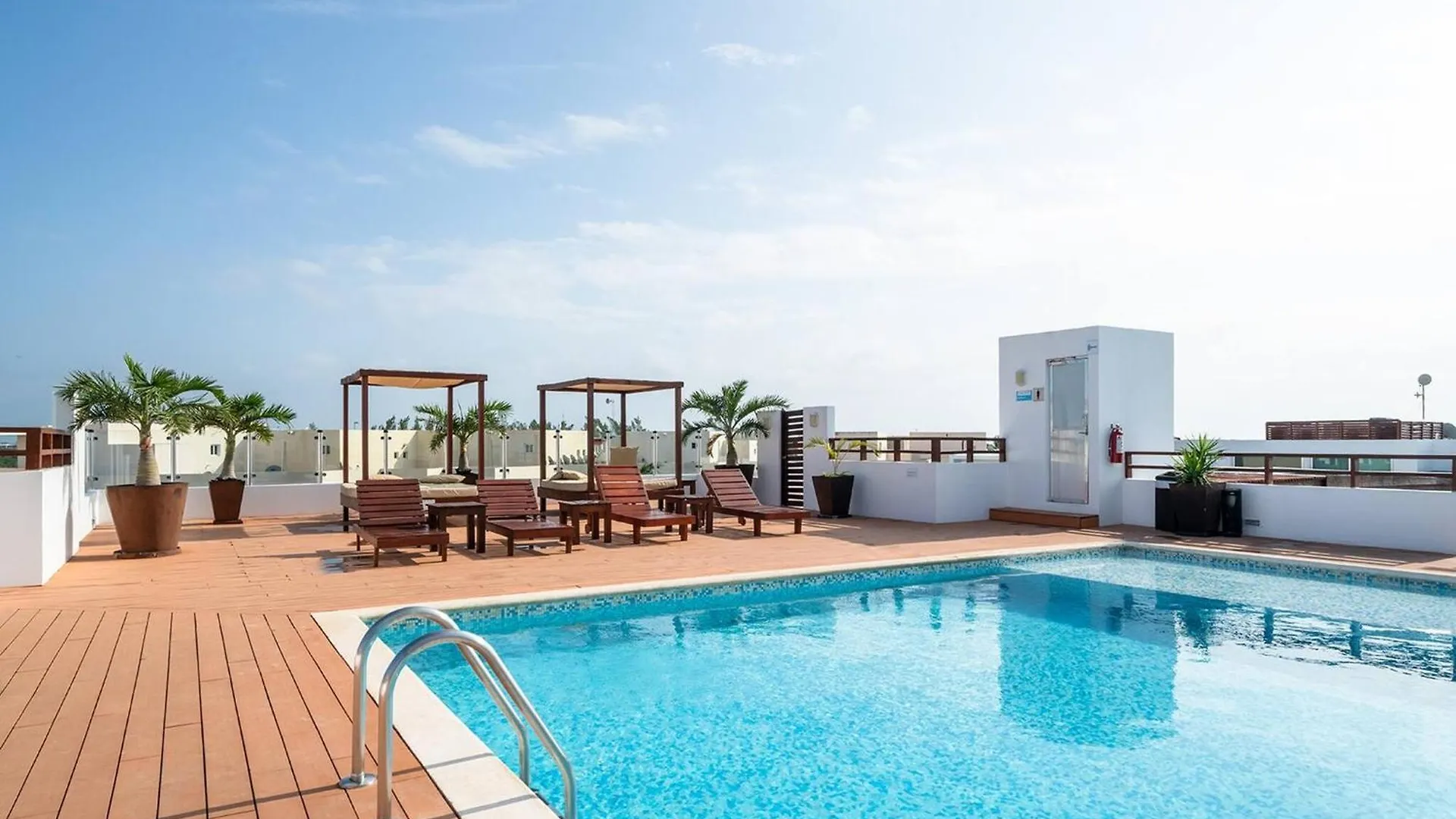 Beachside Condo With 2 Bedroom Rooftop, Pool - At Casa Del Mar, Condo Clara Playa del Carmen Casa vacanze