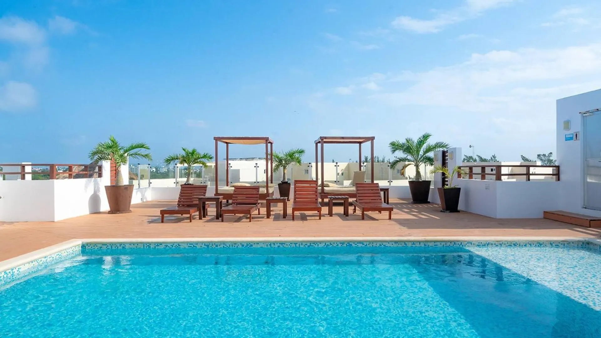 Beachside Condo With 2 Bedroom Rooftop, Pool - At Casa Del Mar, Condo Clara Playa del Carmen 0*,  Mexiko